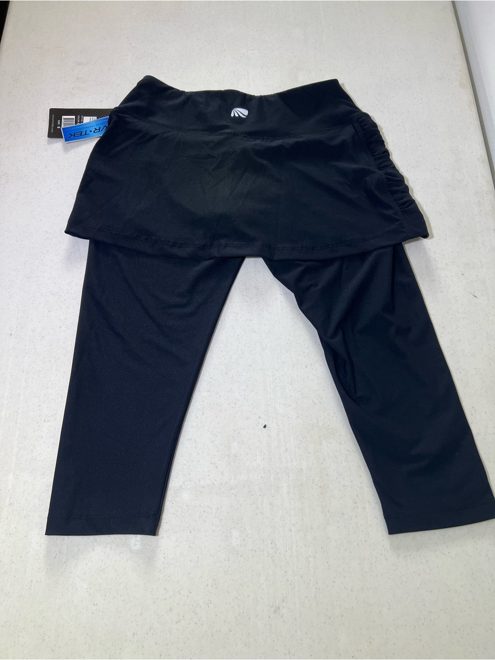 NWT Marika Tek PWR-TEK Ruched Skirted Capri Leggings - Black (Size Small) - Picture 3 of 7